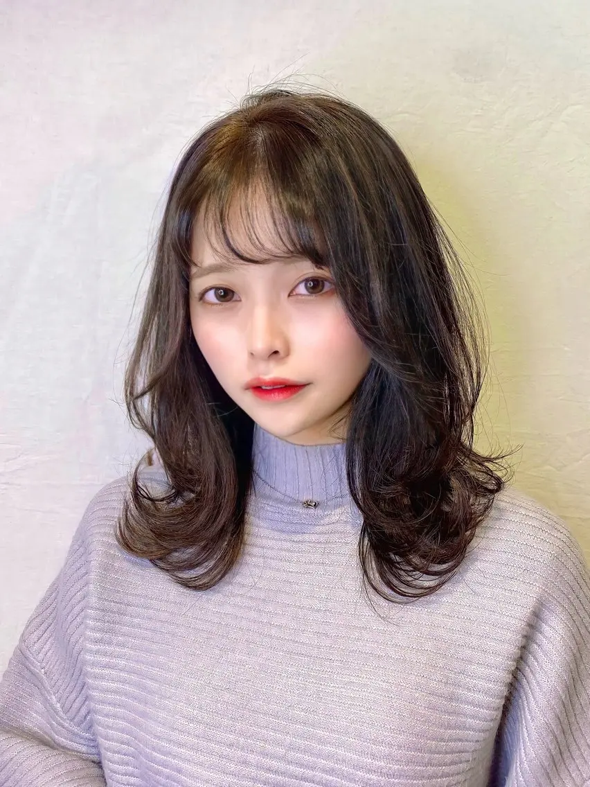 ミディアム レイヤーカット 外ハネヘア 【広尾/恵比寿】 カットカラーのヘアスタイル