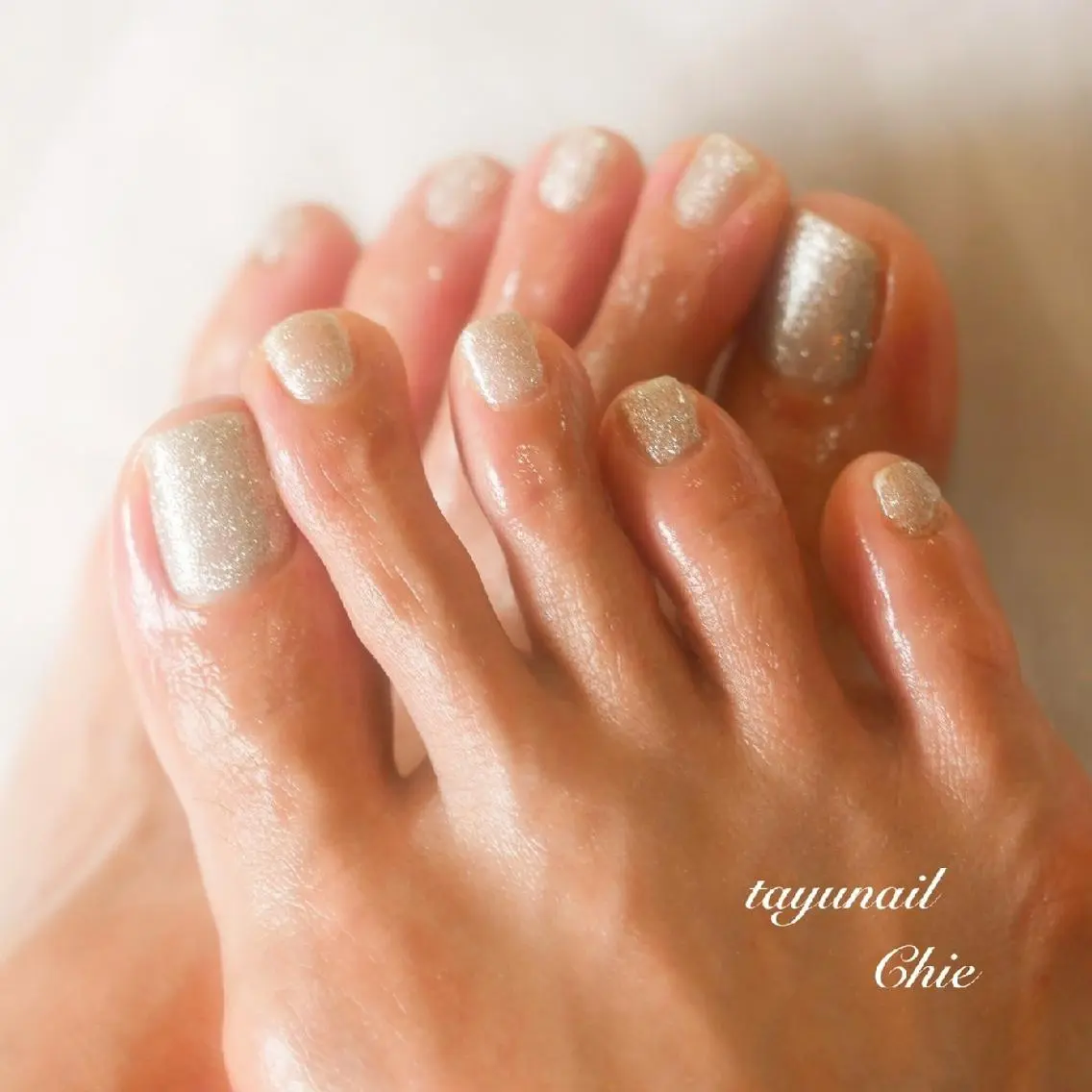 ネイル ブルー フットネイル ジェルネイル キラキラネイル ラメ(グリッター) ネイルサロン 【たゆnail】のネイルデザイン