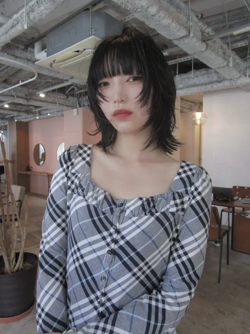 ミディアム カラー 黒髪 ウルフカット カット ヘアカラー yu maのヘアスタイル