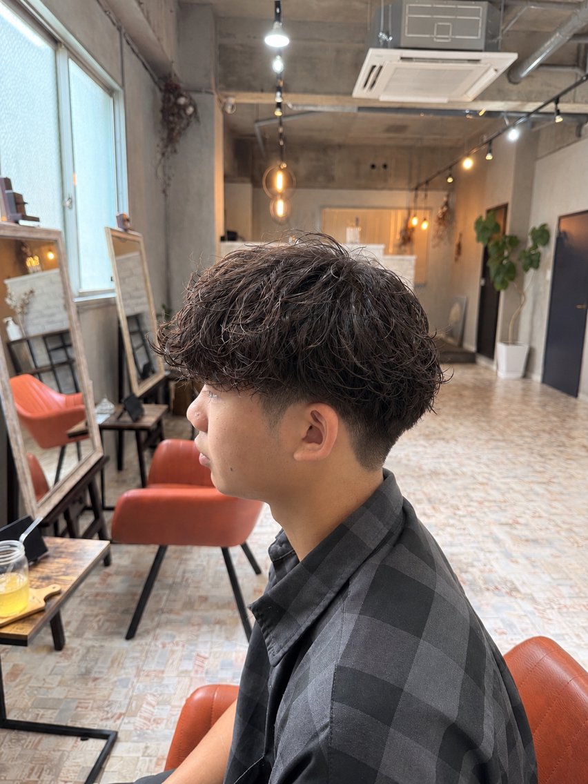 ショート パーマ メンズ メンズパーマ メンズショート 刈り上げ ショートヘア カット パーマ botan ボタン✂︎のヘアスタイル