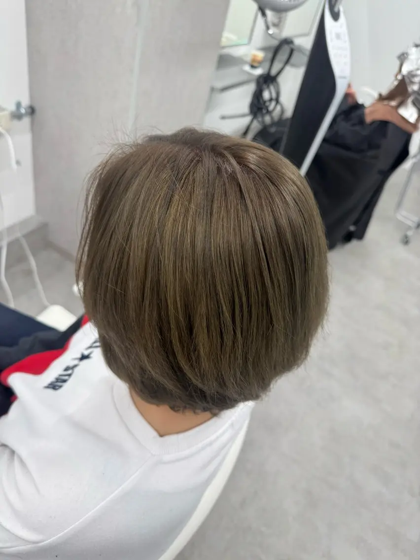 ミディアム カラー ベージュカラー オリーブベージュ カット ヘアカラー 🕯コバ/レイヤー/ 複雑履歴美髪縮毛🕯のヘアスタイル