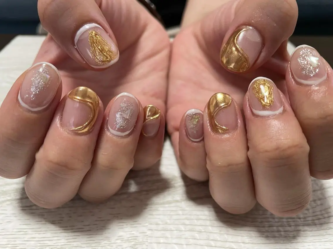 ネイル ミラーネイル ニュアンスネイル ハンドネイル Ulu  Nail 🌱MOMOKAのネイルデザイン