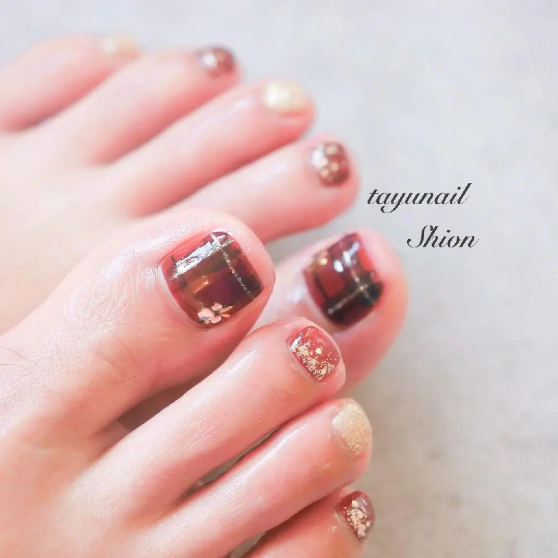 ネイル ブルー フットネイル ジェルネイル ゴールド パラジェル ネイルサロン 【たゆnail】のネイルデザイン