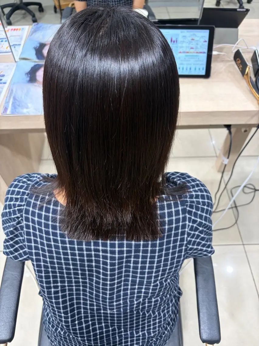 ミディアム 西野 緋音のヘアスタイル