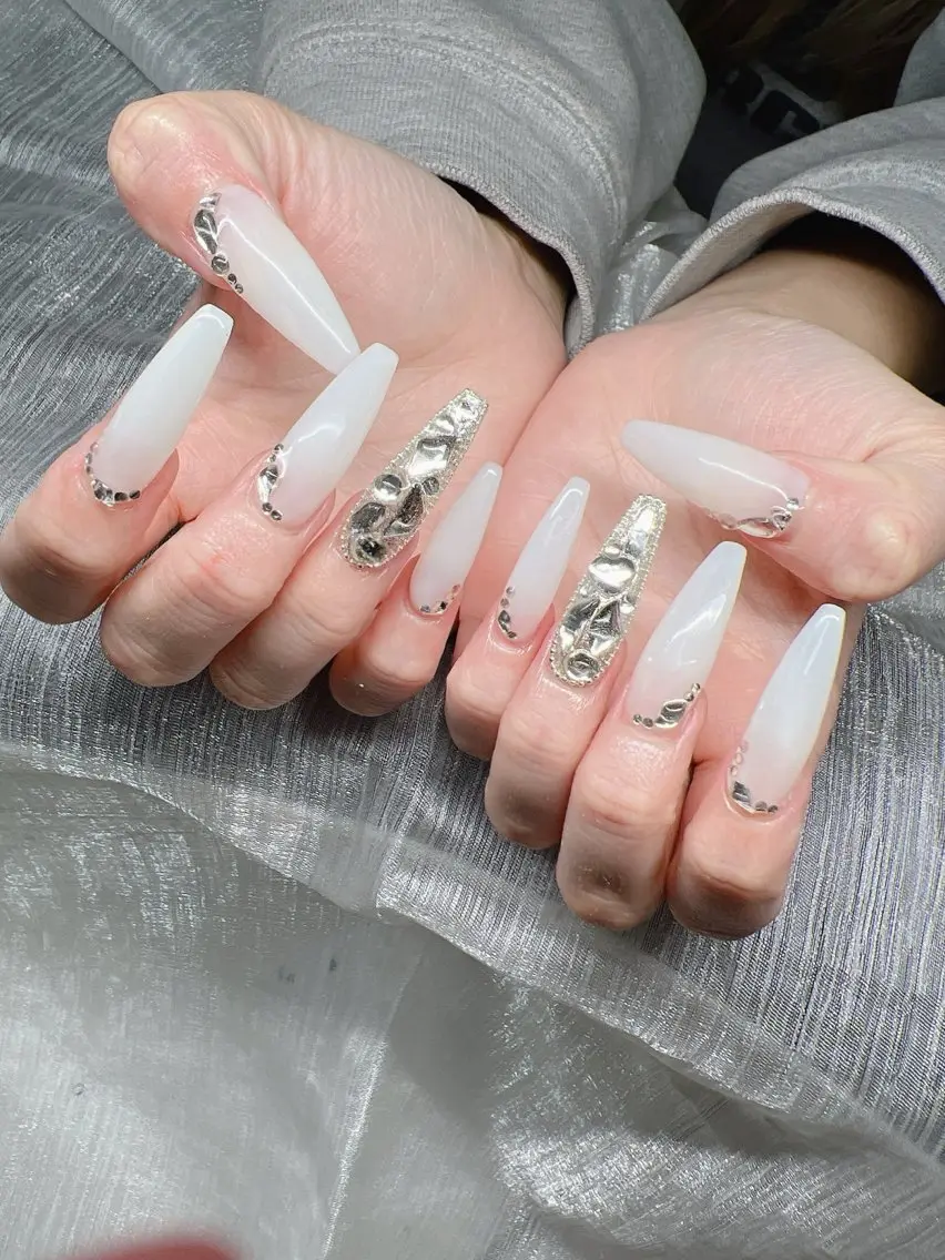 ネイル 長さ出し グラデーション 卒業式 キラキラネイル マグネットネイル Lee Nailsのネイルデザイン