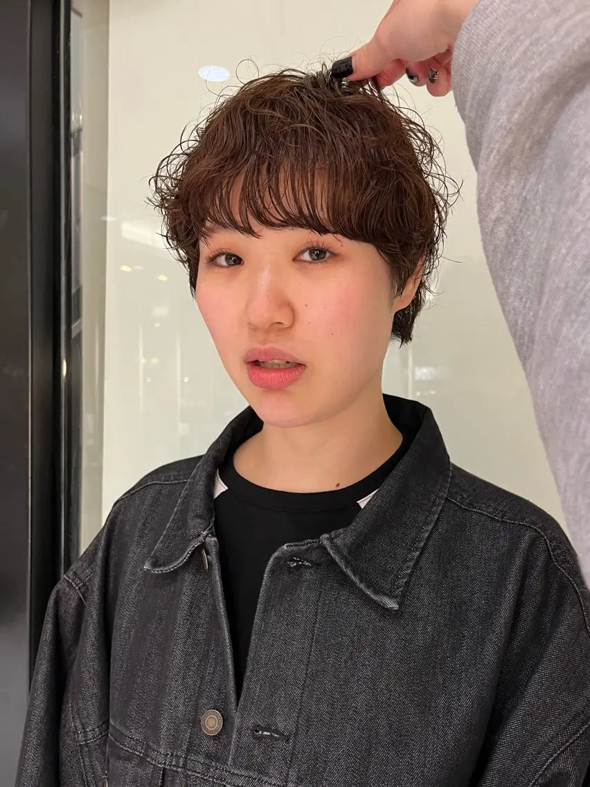 ショート パーマ くせ毛 岡田 望愛🫧のヘアスタイル
