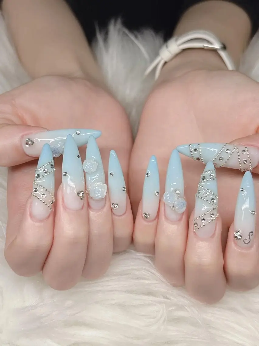 ネイル 長さ出し グラデーション 卒業式 キラキラネイル マグネットネイル Lee Nailsのネイルデザイン