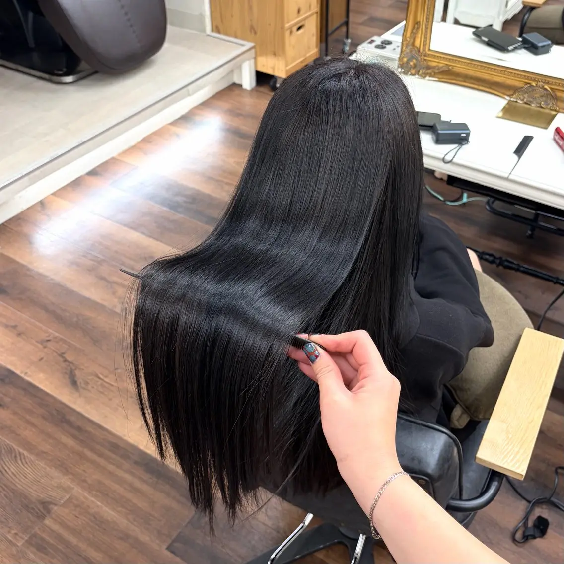ロング カラー アッシュ アッシュブラック 黒髪 カット ヘアカラー トリートメント ツヤ髪✨髪質 改善 渋谷 サワのヘアスタイル