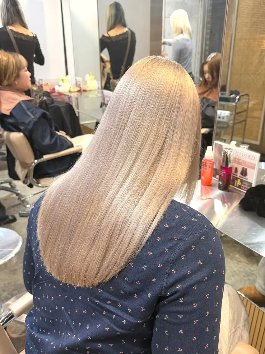 ミディアム カラー ベージュカラー ブリーチ ブロンド ブロンドベージュ ブリーチなしカラー ヘアカラー ヘーゼルベージュ 🩰🤎miharuのヘアスタイル