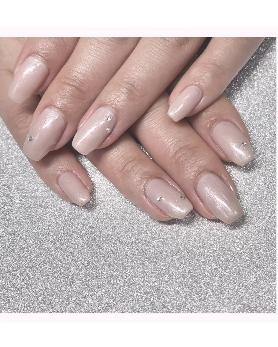 ネイル ワンカラーネイル ストーンネイル BEE NAILのネイルデザイン