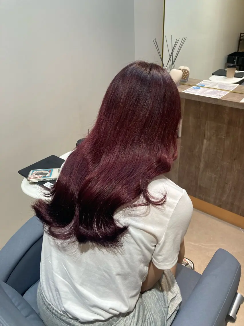 ロング カラー ブリーチ レッドカラー ヘアカラー トリートメント ピンクカラー🎀 米津 美佑のヘアスタイル