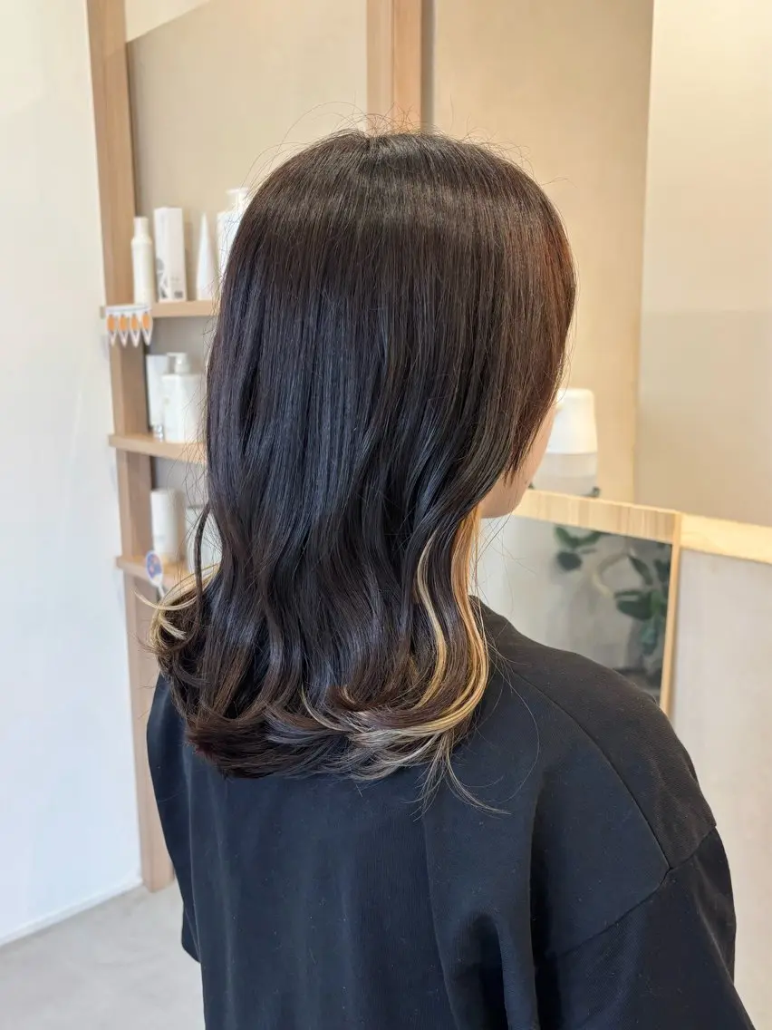 セミロング カラー イヤリングカラー カット ヘアカラー トリートメント 真弓 理沙/艶カラーのヘアスタイル