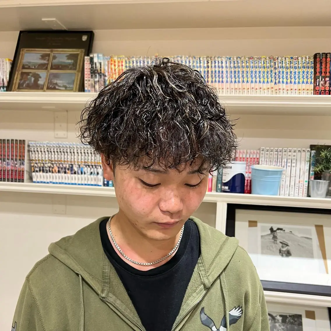 カラー パーマ メンズ メンズハイライト ハイライトカラー オカベ ショウマのヘアスタイル