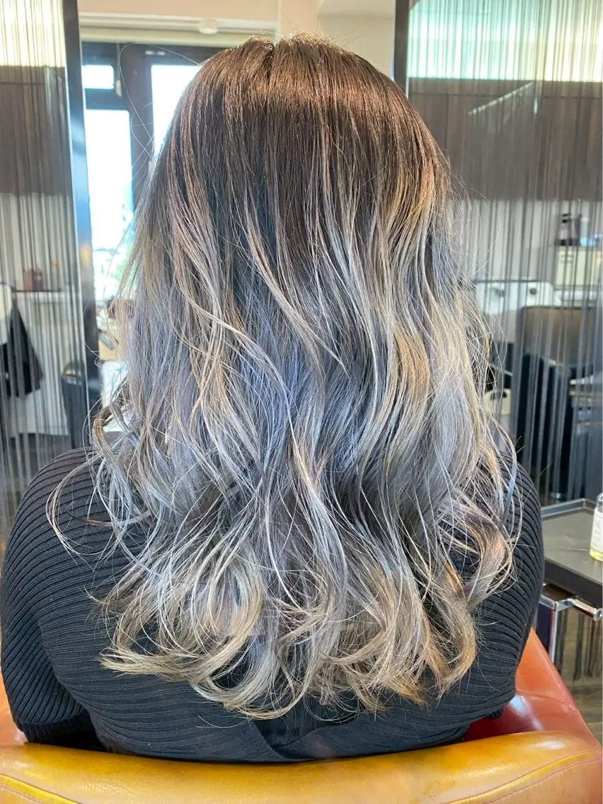 ロング カラー 宮田 眞咲のヘアスタイル