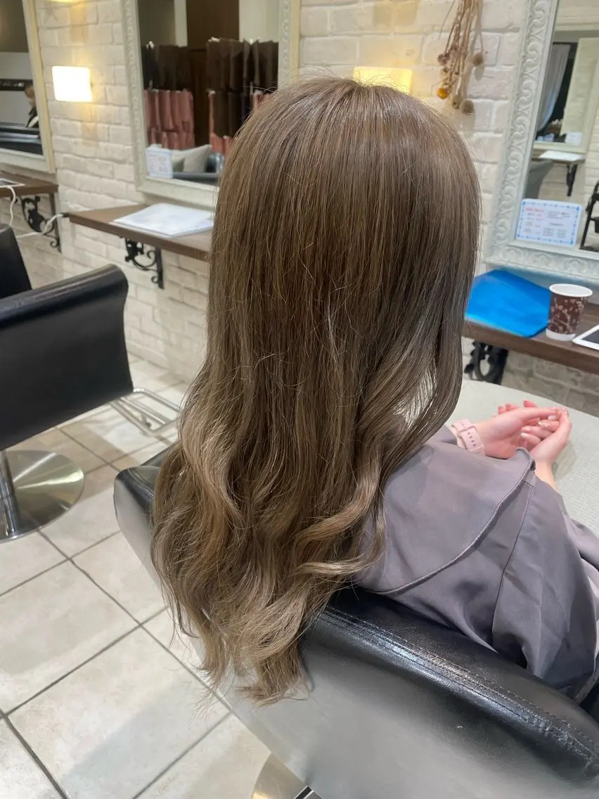 ロング カラー ベージュカラー ブリーチ ハイトーンカラー ハイトーンベージュ ヘアカラー 🌼 misaki 🌼のヘアスタイル