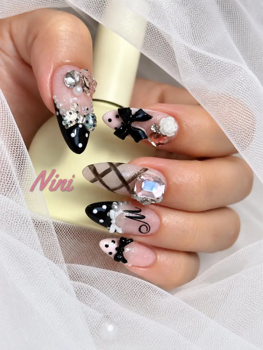 ネイル ガーリー キラキラネイル ピンク リボン Nini 🎀のネイルデザイン