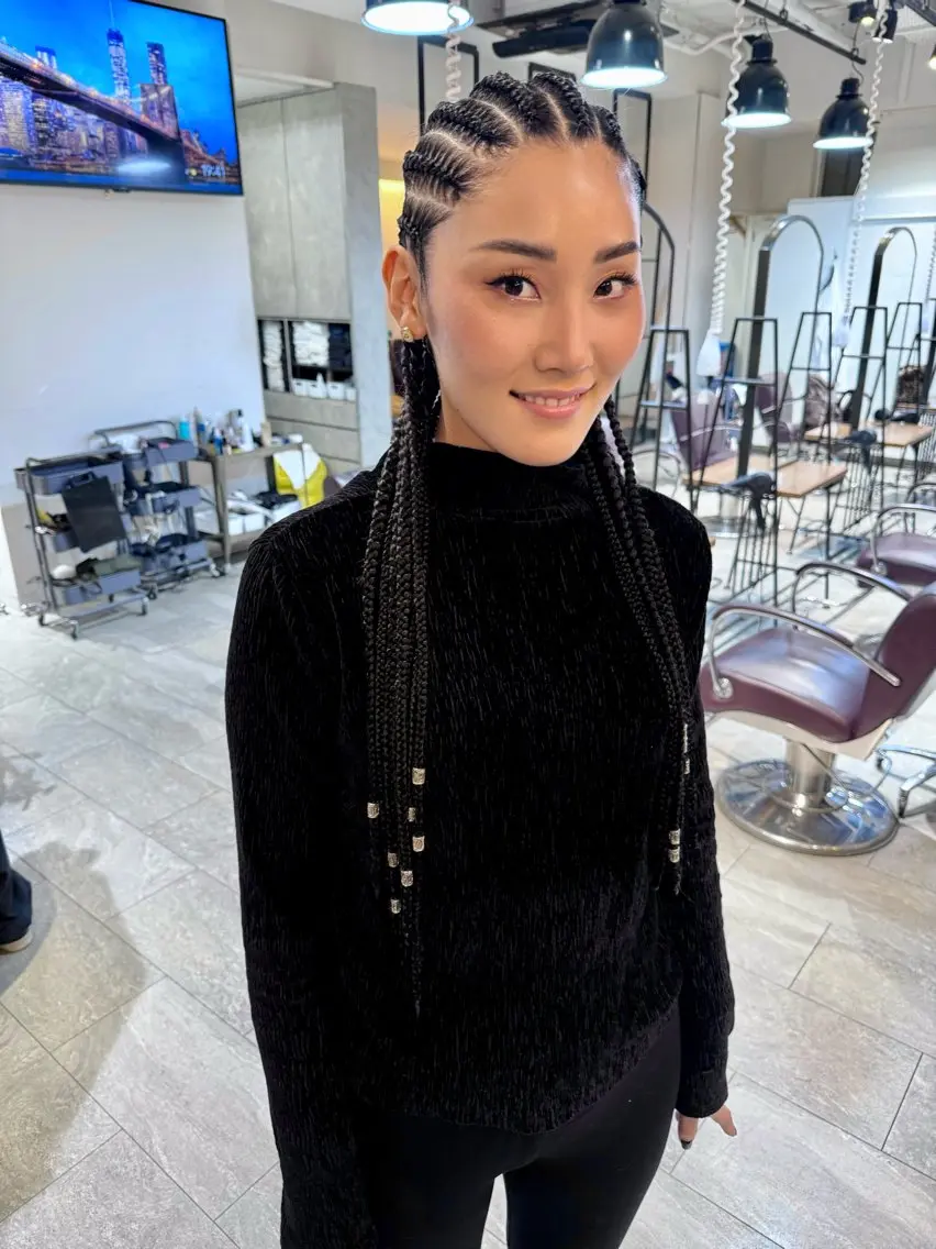 キッズ エクステ ヘアセット BRAIDS💎愛子 大人ハイライト💎のヘアスタイル