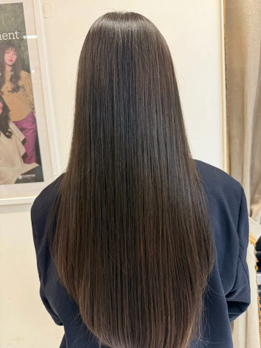 ロング カラー ブラウンカラー 透明感カラー オリーブブラウン 💧艶髪ストレート ✨ロング／府川直樹のヘアスタイル