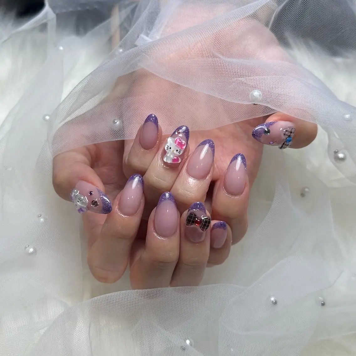 ネイル フラッシュネイル フレンチネイル ハンドネイル 🧸原宿の美フォルム ネイリスト🧸いいだのネイルデザイン