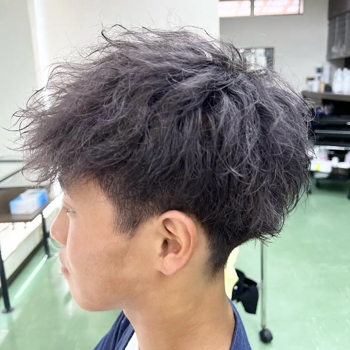 ショート カラー メンズ ラベンダーカラー シルバー カット ヘアカラー 甲田 豪徳のヘアスタイル