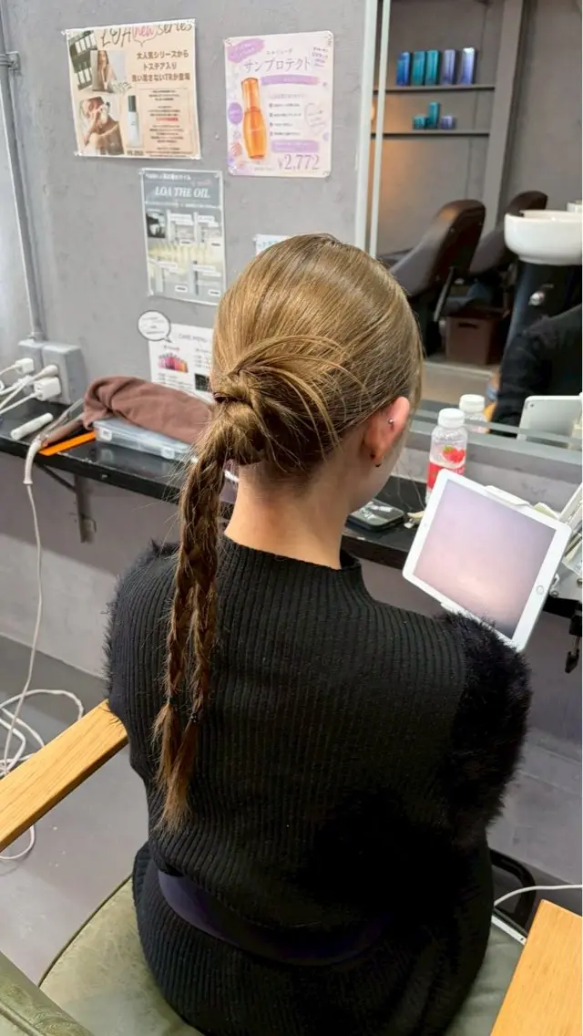 ロング ヘアアレンジ 出崎 風果のヘアスタイル