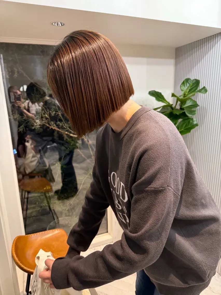 ショート カット 縮毛矯正 トリートメント ミルクティー× グレージュMOMOのヘアスタイル