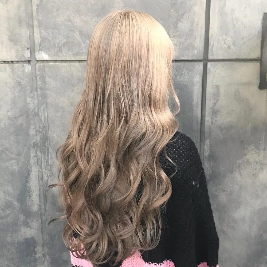 ロング カラー アッシュ ベージュカラー ブリーチ ヨシンモリ ムルギョル巻き K-POP好き美容師 🇰🇷Kai.Yのヘアスタイル
