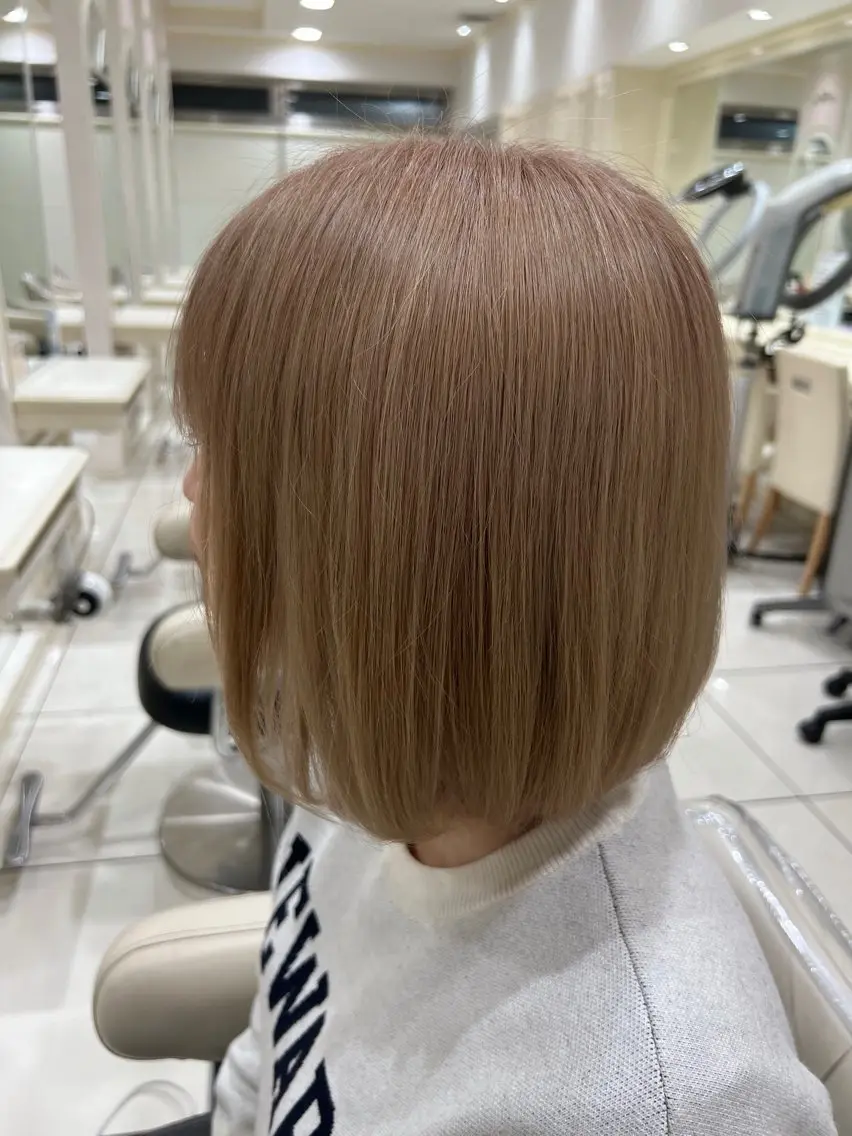 ショート ボブ カット ヘアカラー 新井 俊輔のヘアスタイル