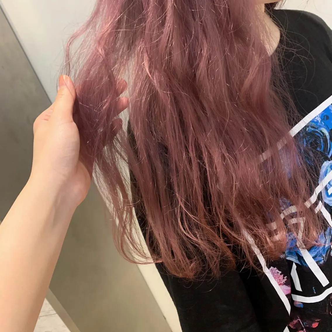 カラー ハイトーンカラー 天野 利咲のヘアスタイル
