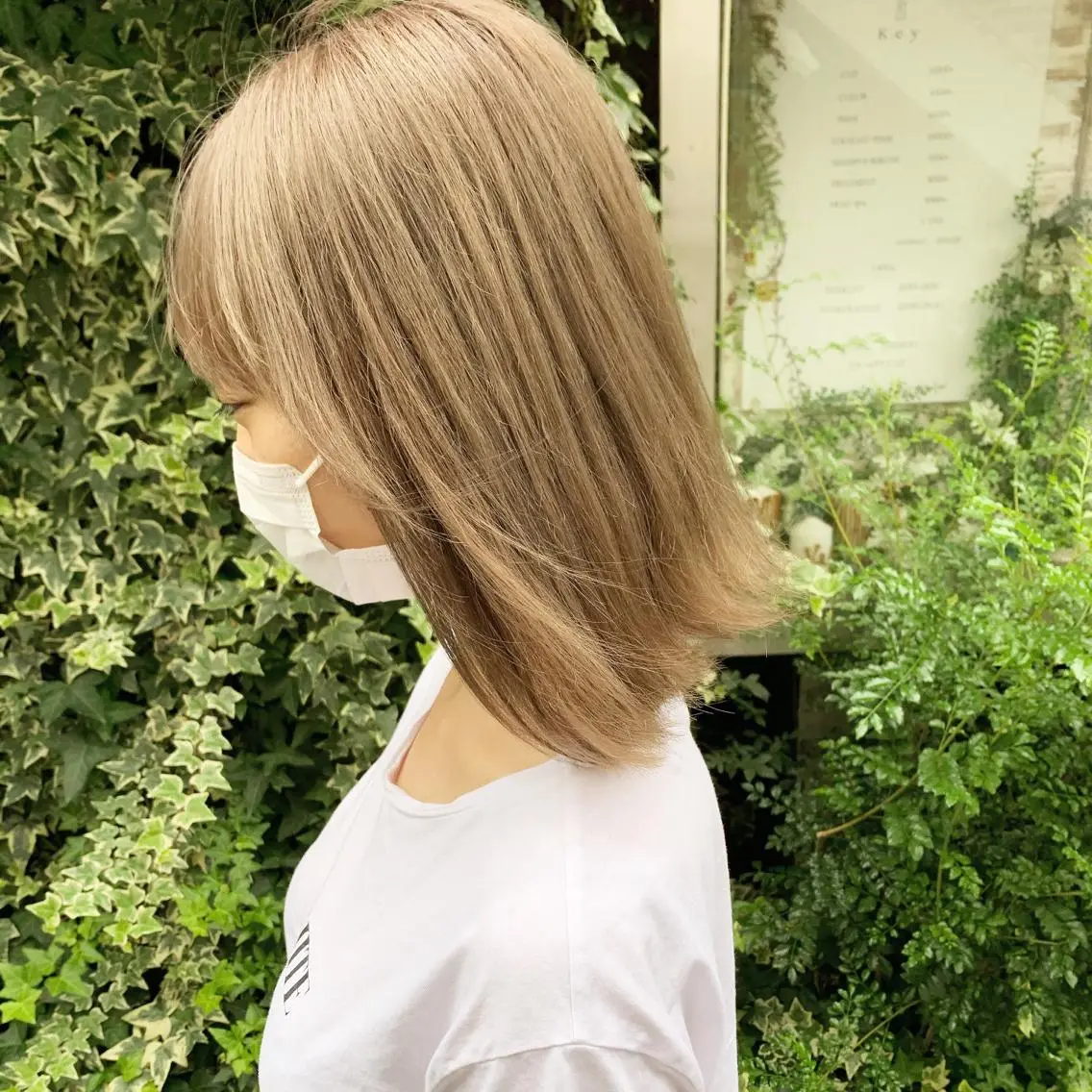 ミディアム カラー ネイル ハイトーンボブ 前田 表参道　グレージュのヘアスタイル