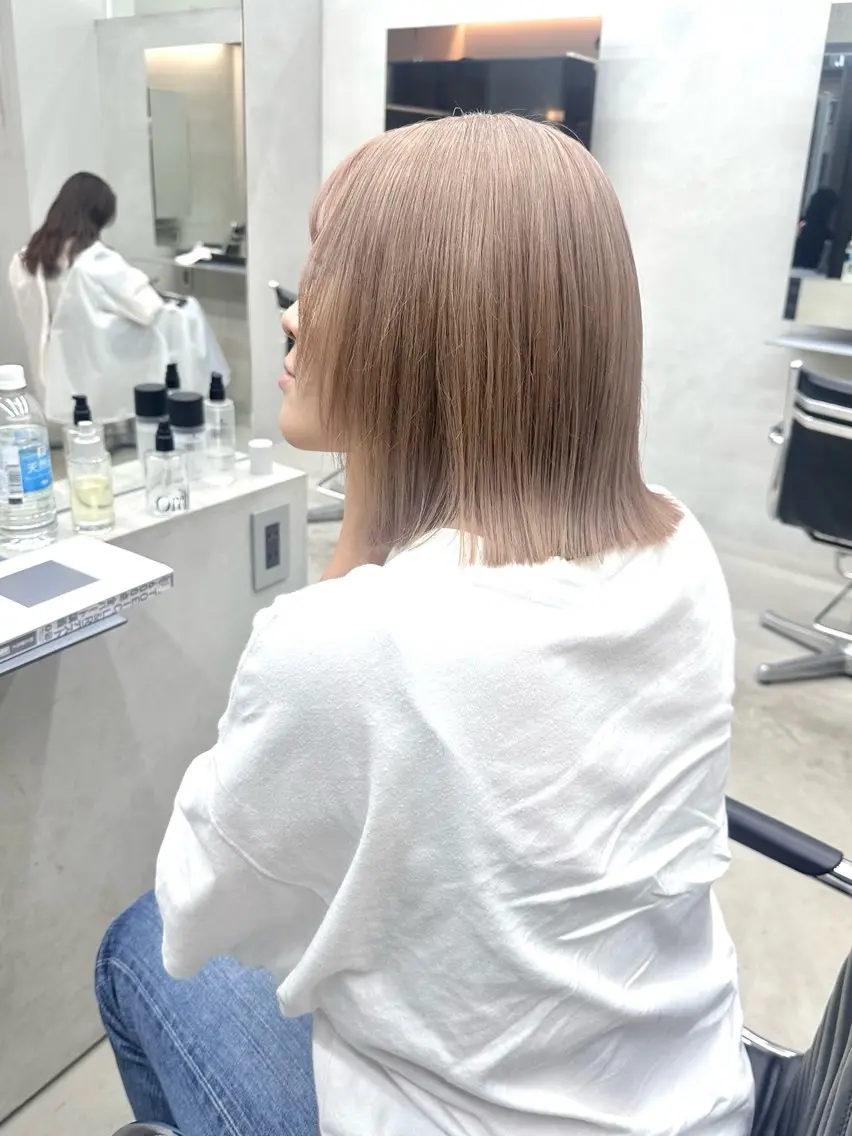 ミディアム カラー ベージュカラー ミルクティーベージュ 染谷 遥花のヘアスタイル