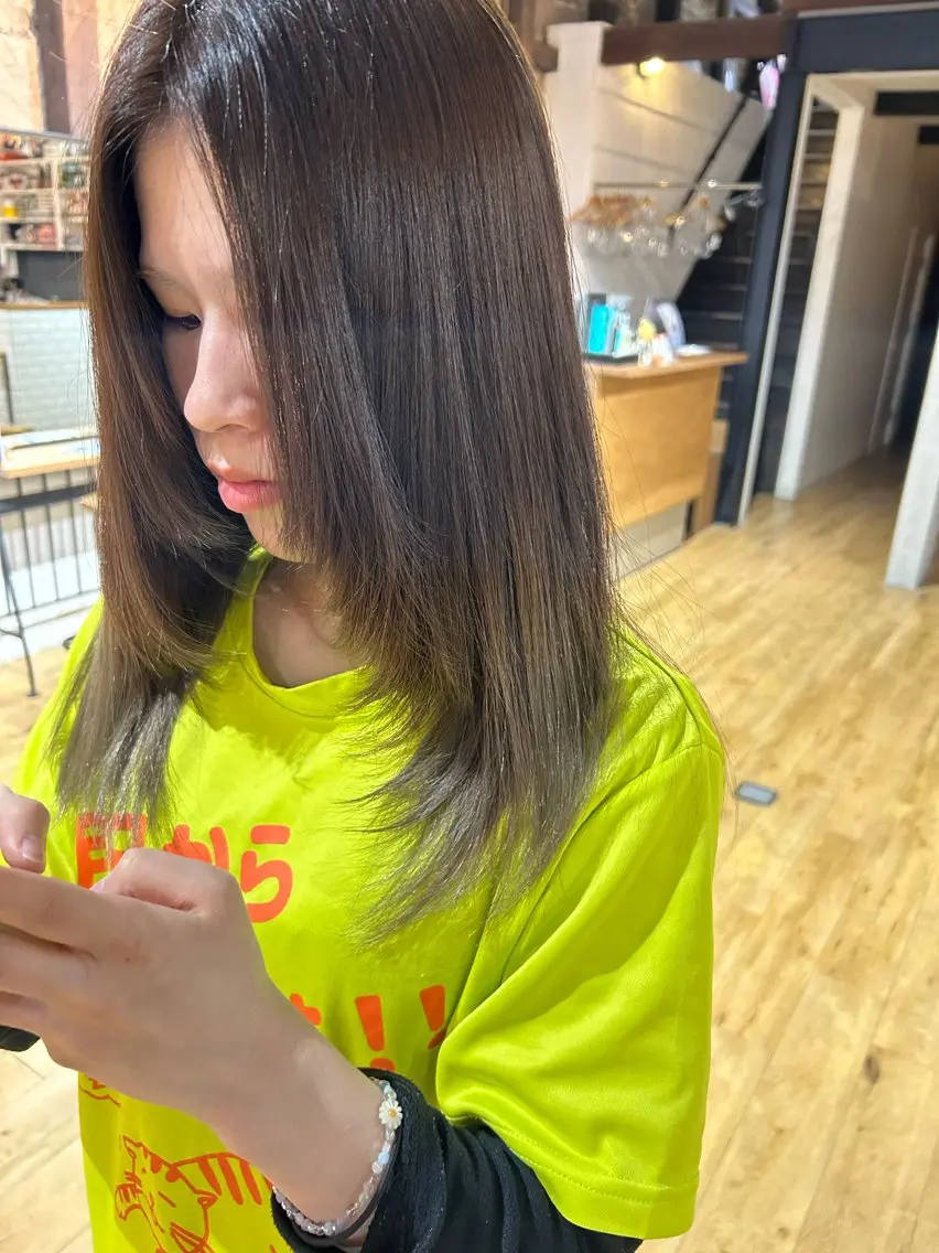 セミロング 顔周りカット レイヤーカット 曽山 乙羽のヘアスタイル