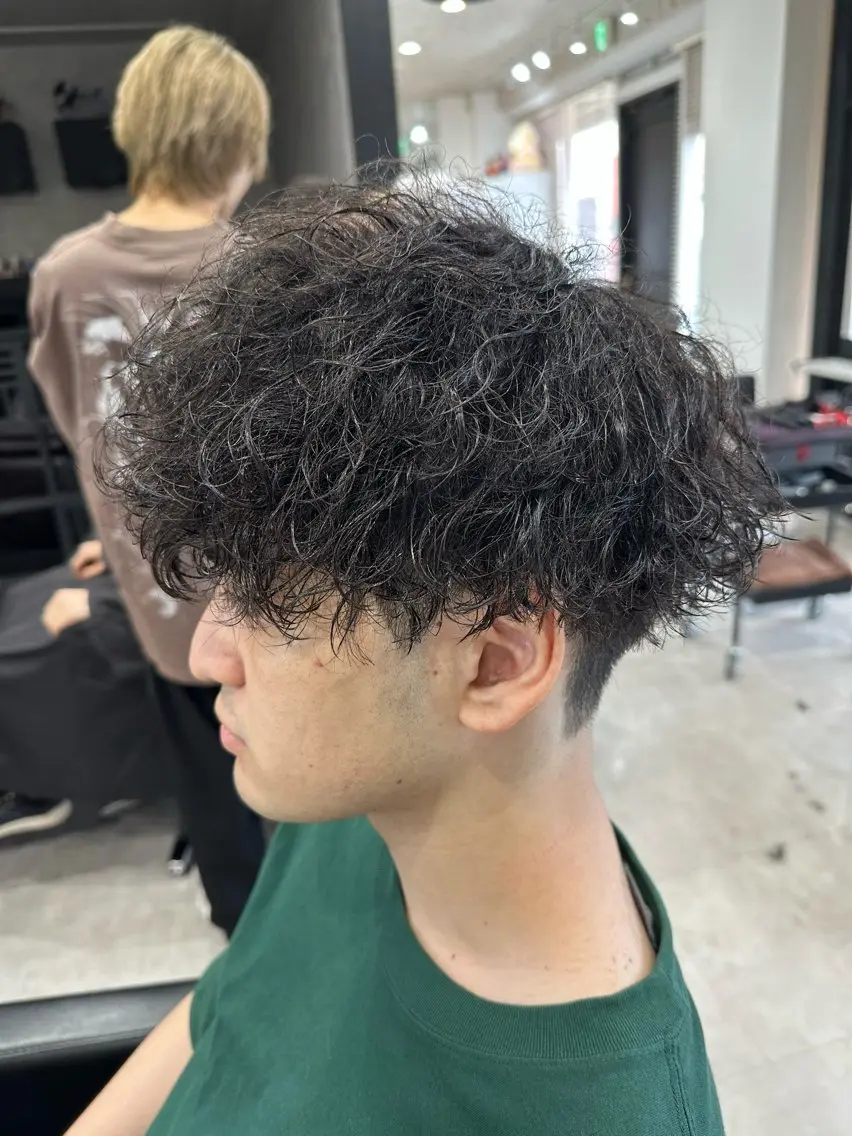 ショート パーマ メンズ メンズパーマ 波巻きパーマ くせ毛 カット パーマ ユウ🪄 パーマ指名No1のヘアスタイル