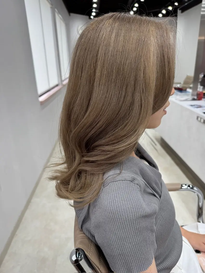 セミロング カラー ダブルカラー カット ヘアカラー トリートメント 髪を綺麗にする人 似合わせ DAITOのヘアスタイル