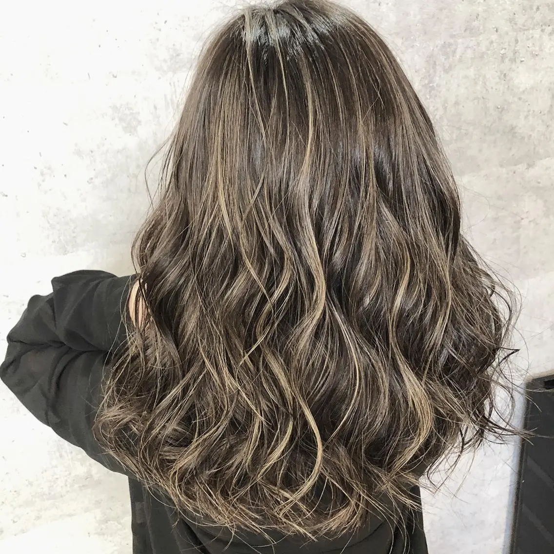 ロング カラー ハイライトカラー ハイライト ✨MiL✨ ✨心斎橋✨のヘアスタイル