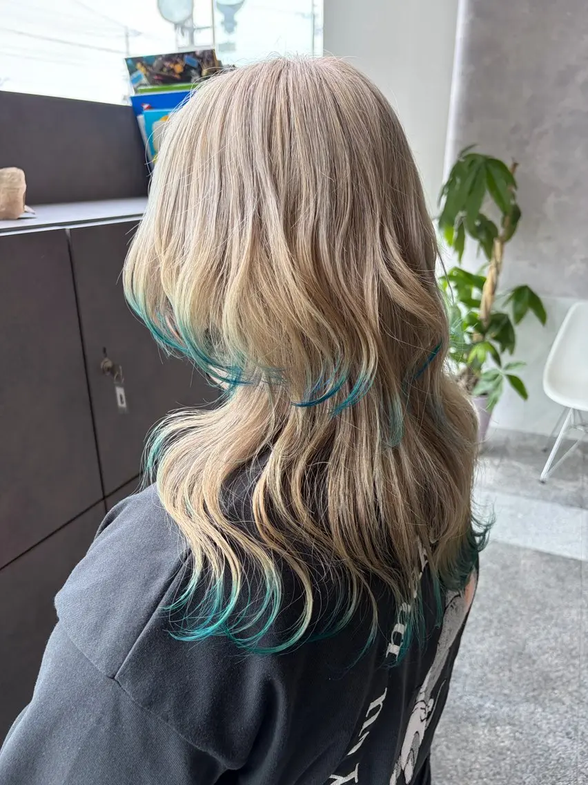 ロング レイヤーカット ウルフカット ウルフレイヤー ヘアカラー Oopsレイヤー 加藤澄都のヘアスタイル