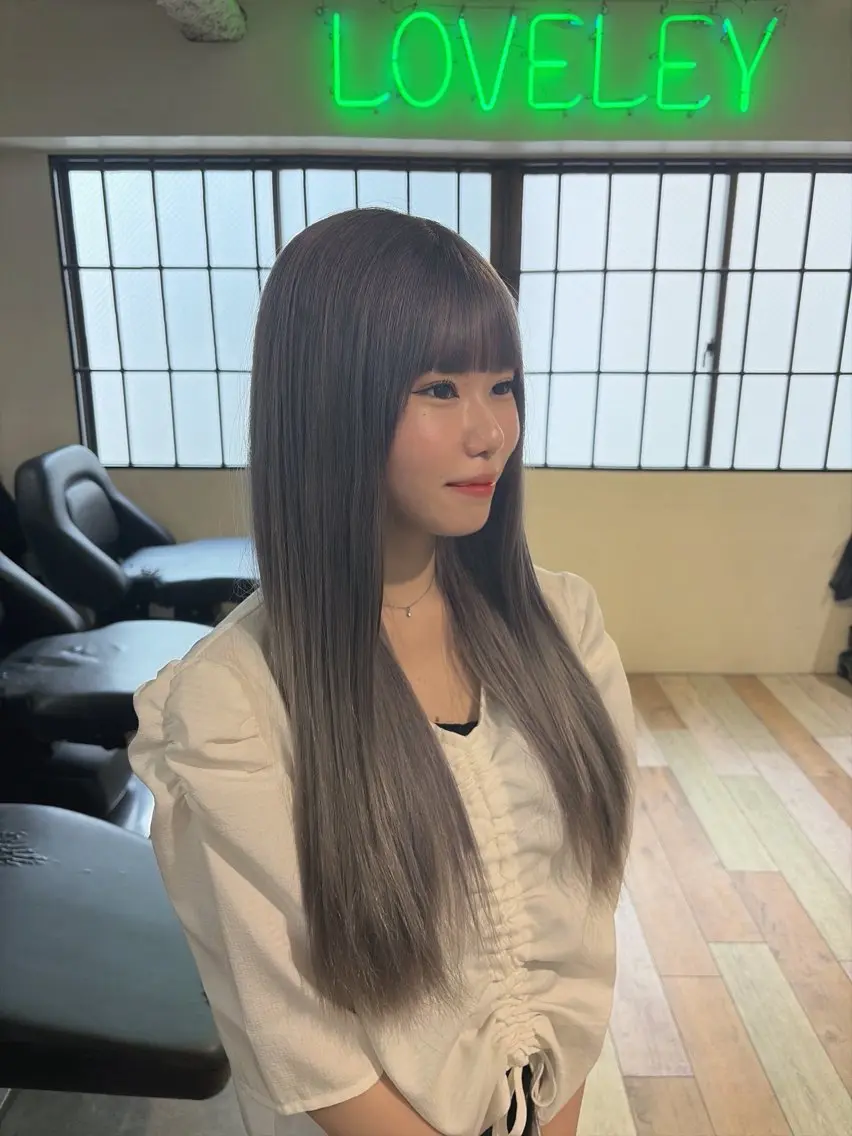 ロング ヘアカラー 💜🦋 COCONA🦋💜のヘアスタイル