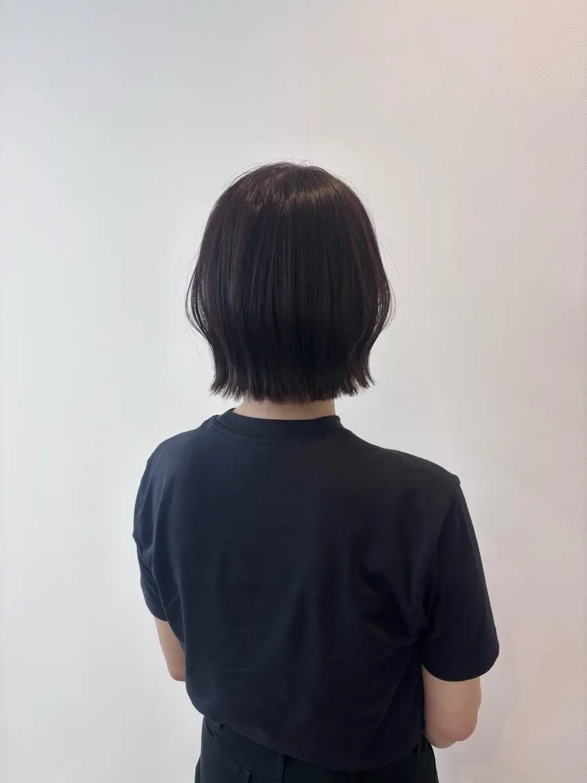 ショート 切りっぱなしボブ ラベンダーブラウン ボブ カット ヘアカラー トリートメント 鍋嶋 涼香のヘアスタイル
