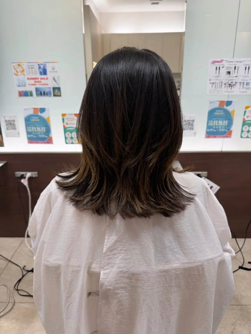 セミロング moe 美髪矯正 ストレートのヘアスタイル