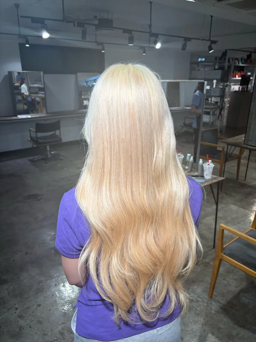 ロング カラー ヘアカラー トリートメント ナチュラルカラー/ ハイトーン AMIのヘアスタイル