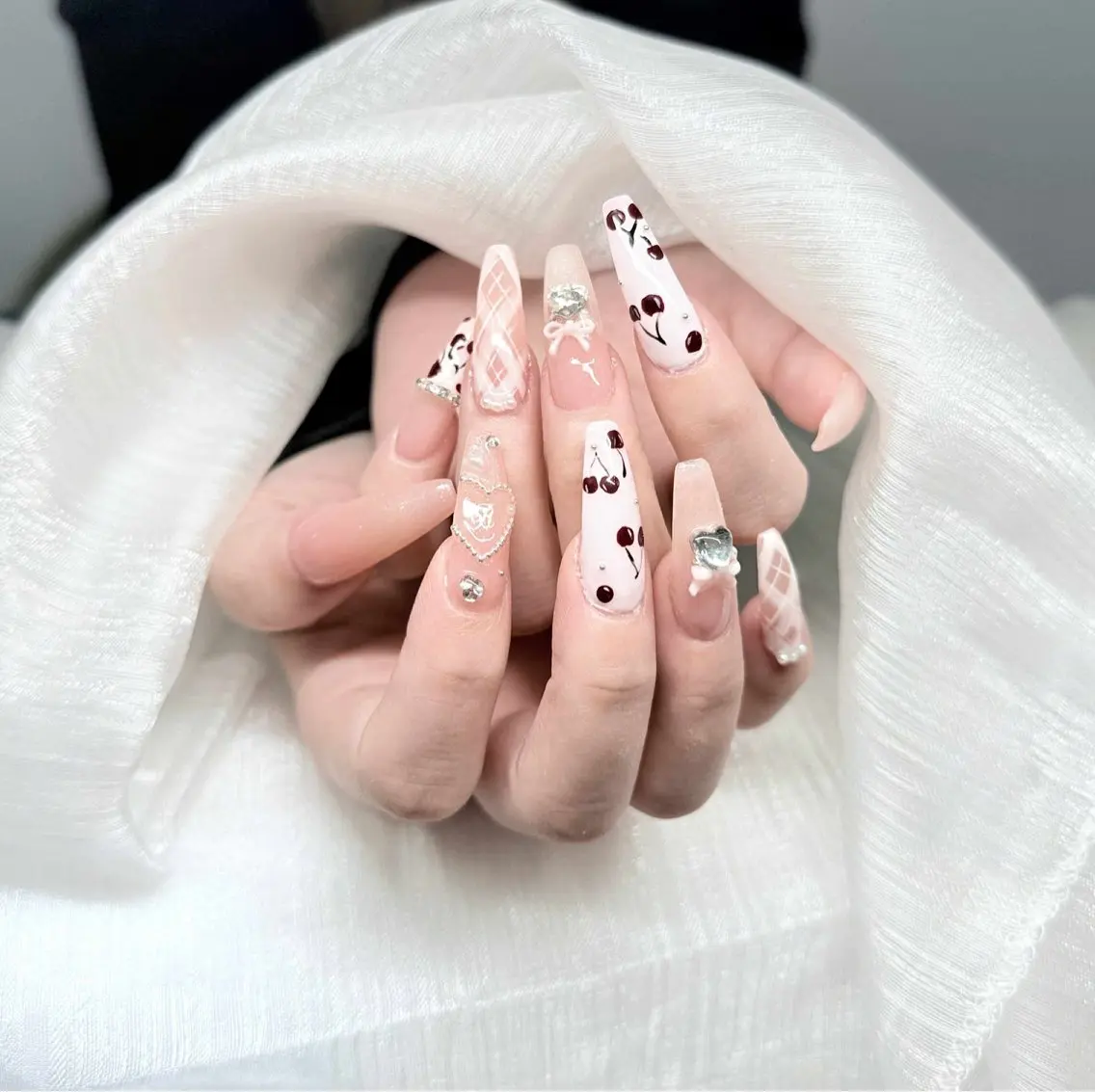 ネイル 長さ出し グラデーション 卒業式 キラキラネイル マグネットネイル ハンドネイル Lee Nailsのネイルデザイン