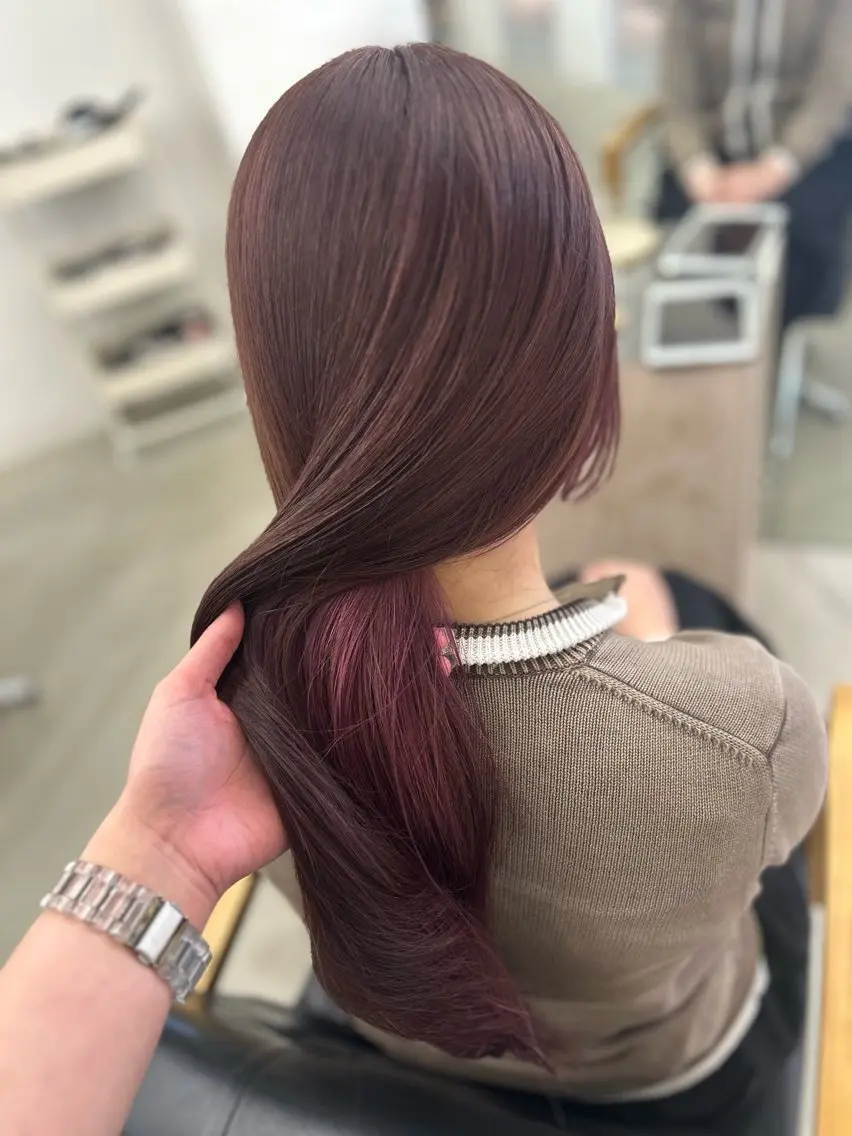 ロング カラー ブラウンカラー インナーカラー ピンクカラー ピンクブラウン 髪質改善 ヘアカラー noa  🦋 ブリーチ/暖色のヘアスタイル