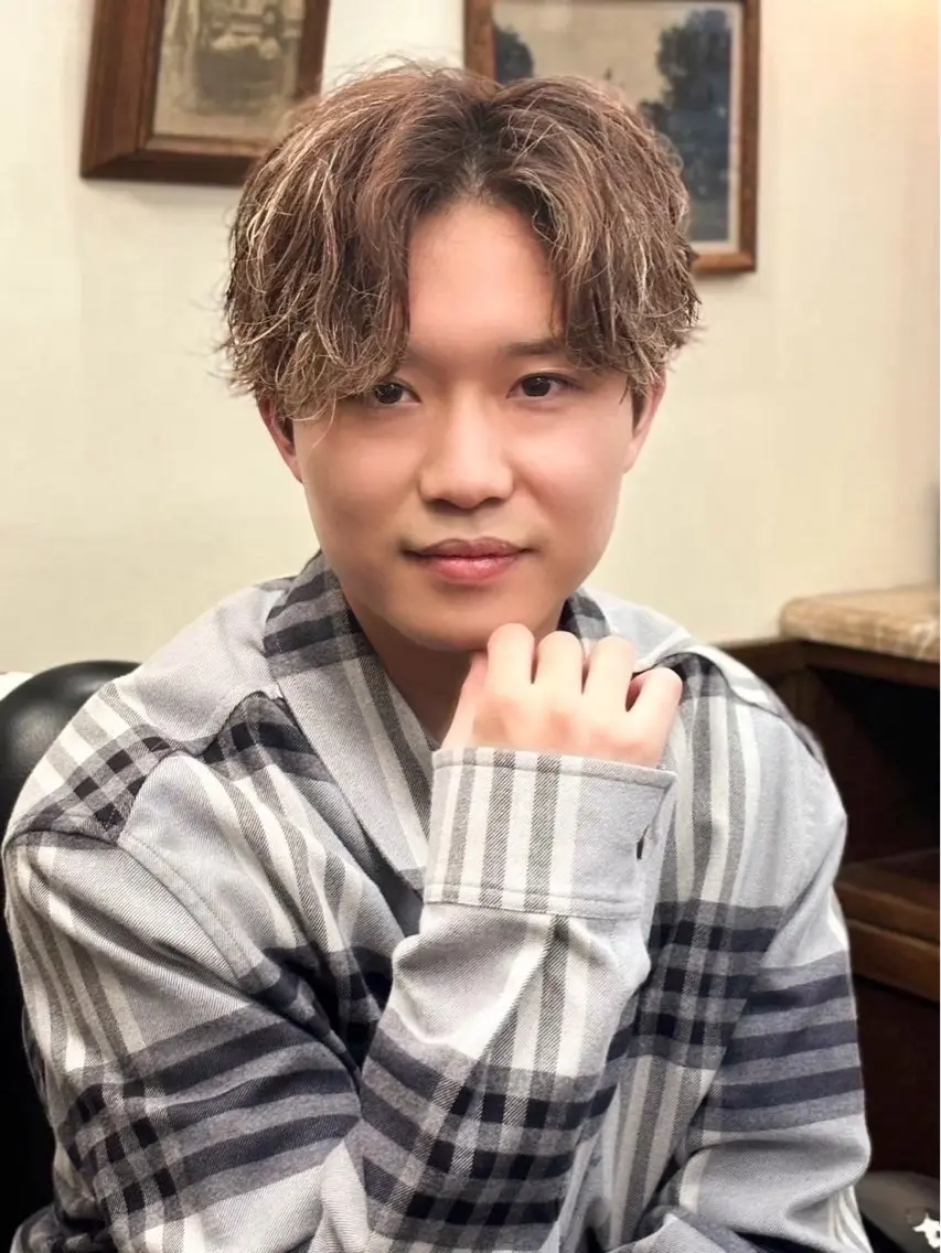 ショート カラー パーマ メンズ 中原 滉太のヘアスタイル