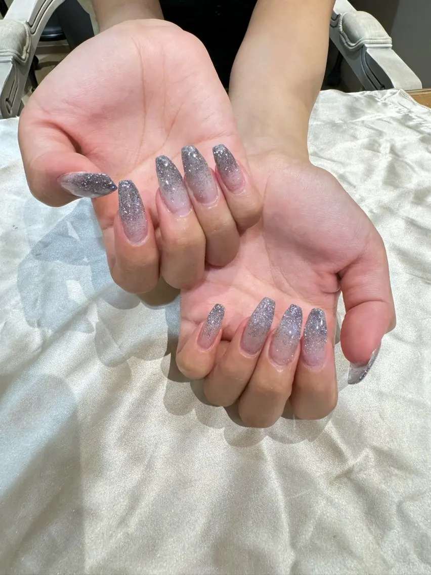 【卒業式・入学式ネイル】🌸✨長さだし＋シンプルネイル✨💅（ワンカラー+ラメグラ）💗の写真