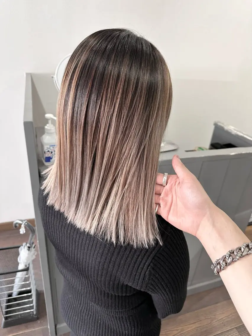 ミディアム カット ヘアカラー トリートメント バレイヤージュ 隅中秀弥のヘアスタイル