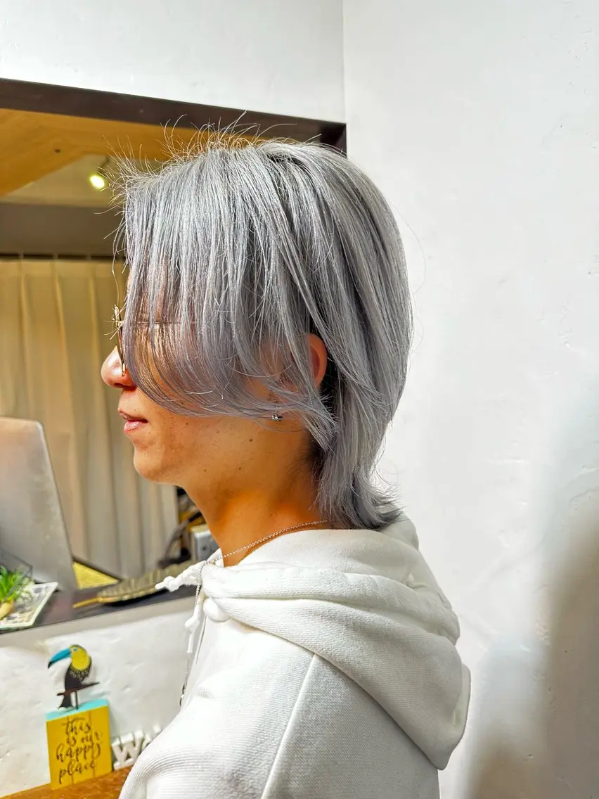 カラー シルバー ✨透明感カラー🌱 上村 舜のヘアスタイル