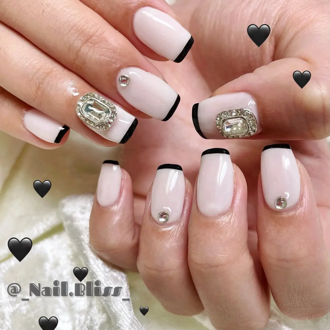 ネイル フレンチネイル ストーンネイル ハンドネイル NAIL BLISSのネイルデザイン