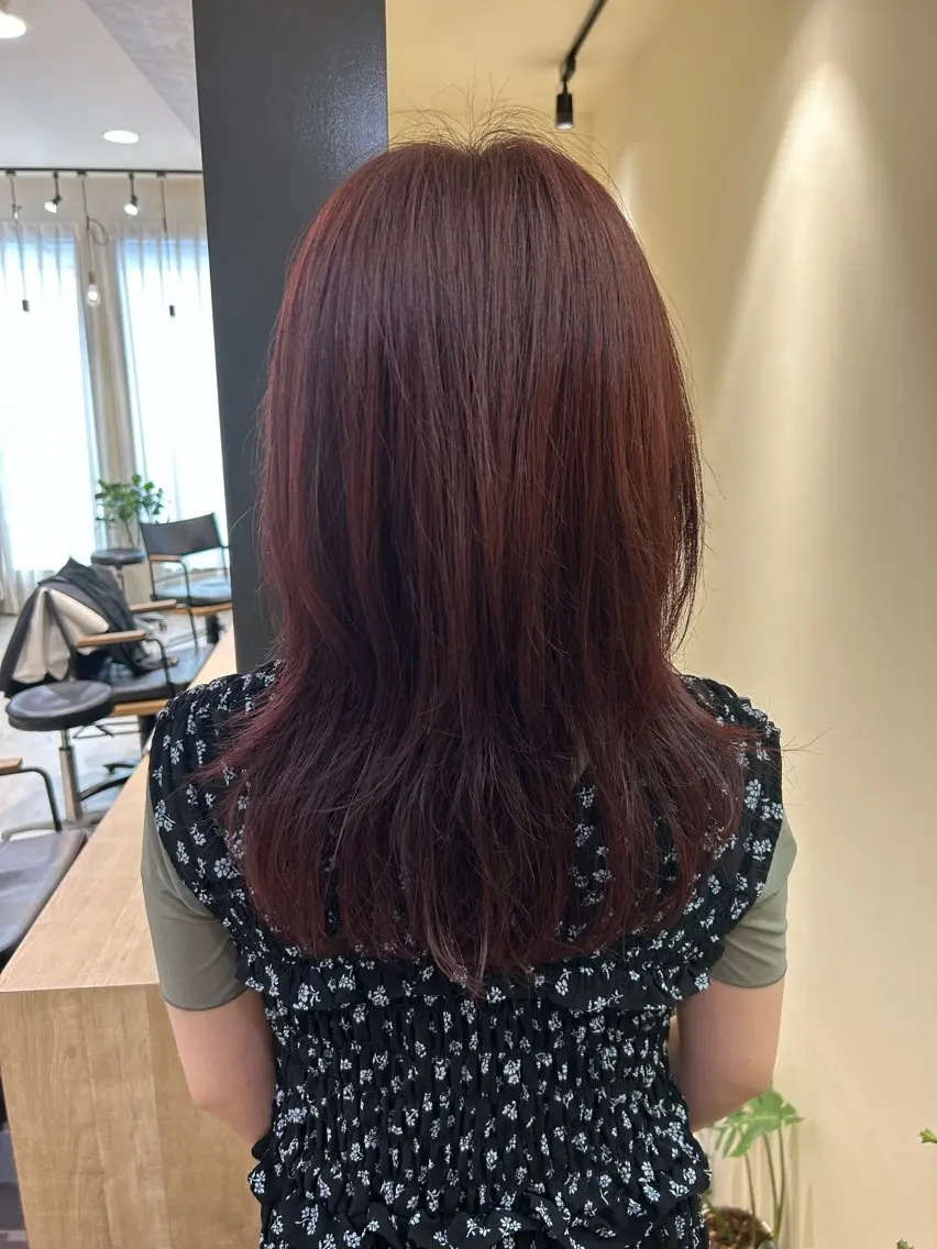 ロング カラー ブリーチ ボルドーカラー ブリーチなしカラー レッドカラー カット ヘアカラー トリートメント hubhair レイヤー/透明感のヘアスタイル