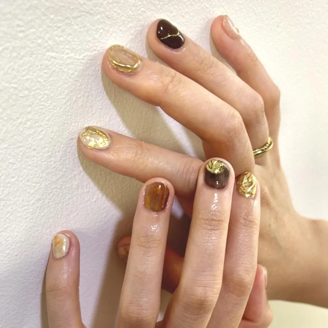 ネイル ジェルネイル ゴールド 韓国ネイル ミラーネイル ニュアンスネイル nailstudio eviz新宿店のネイルデザイン