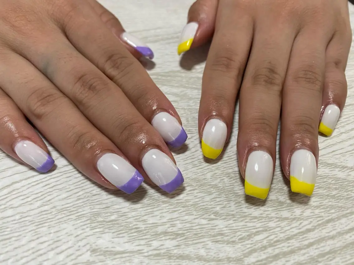 ネイル フレンチネイル パープル スクエアネイル 黄色 ハンドネイル Ulu Nail 🌱MOMOKAのネイルデザイン